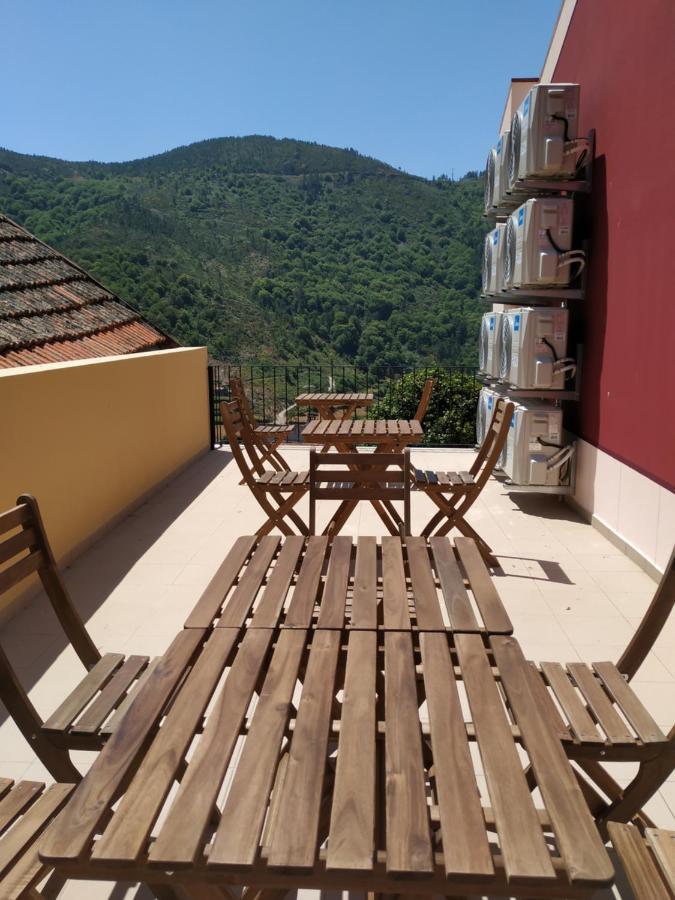 Entresocalcos Hostel Loriga Bagian luar foto