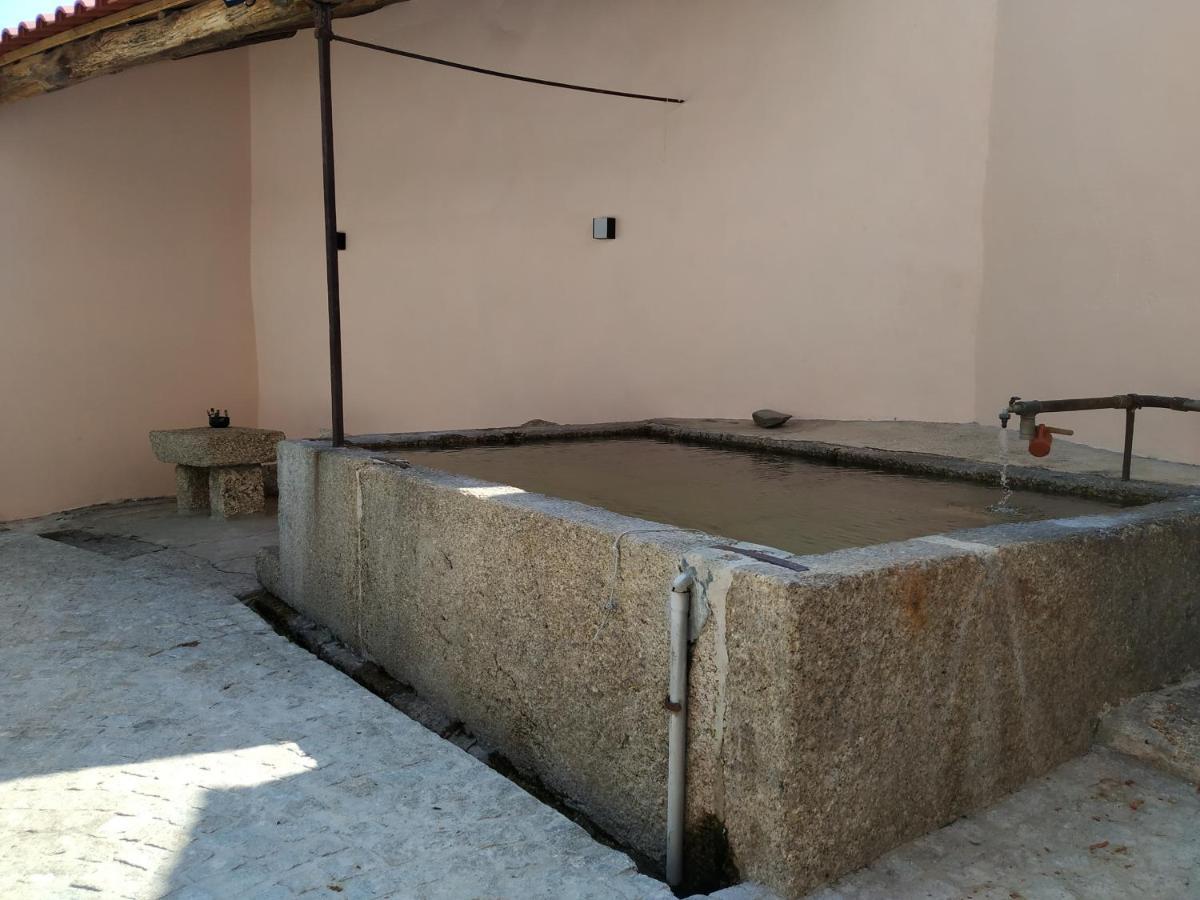 Entresocalcos Hostel Loriga Bagian luar foto